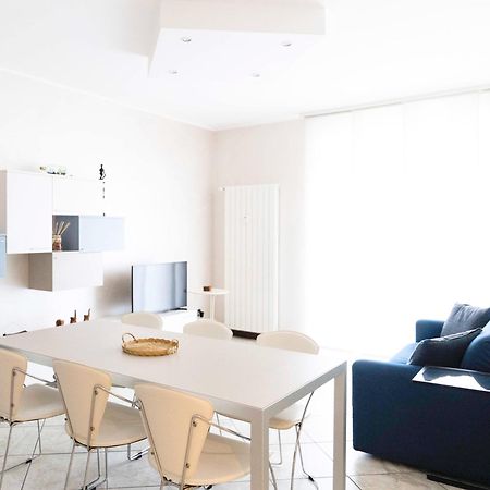 Blue Lake Arona - Cozy Apartment In City Center Exterior foto